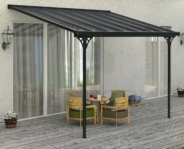 Moderní zahradní pergola s posezením na dřevěné terase.