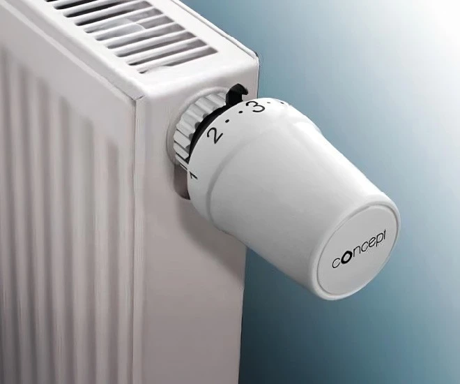 Bílá termostatová hlavice na topení s logem concept.