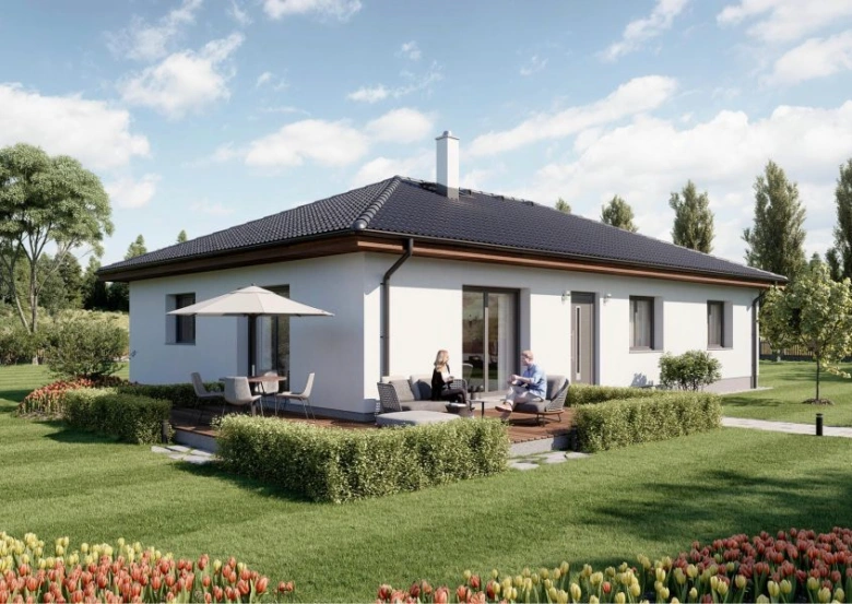 Moderní bílý bungalov s zahradou a terasou pro relaxaci.