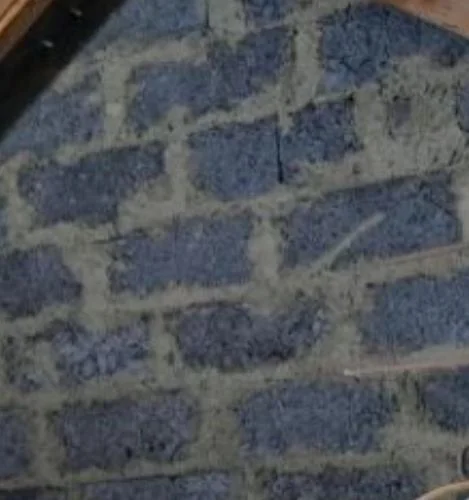 Modrý škvárobeton s texturou pro stavební použití.
