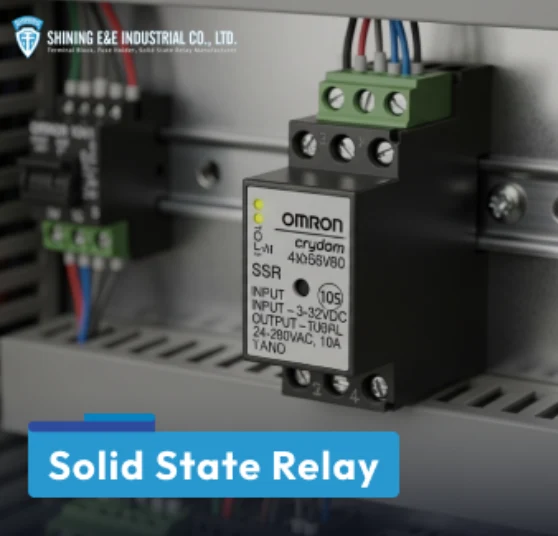 Solid State Relay (SSR) značky Omron nainstalovaný na liště pro řídicí panely.