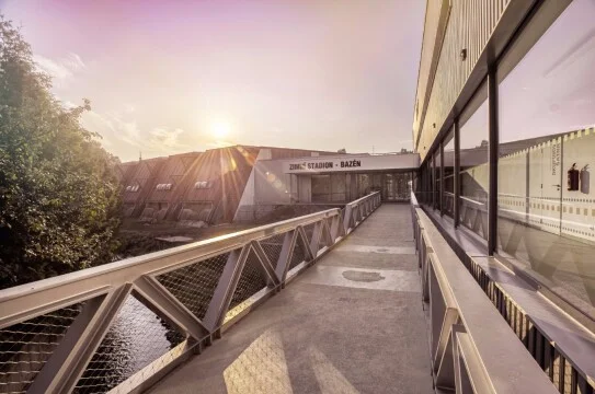 Aquatic facility walkway