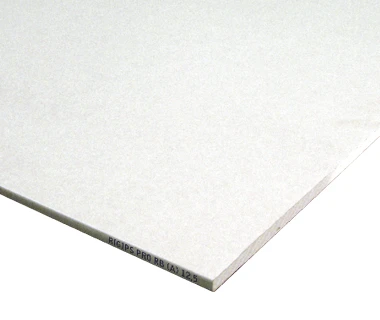 Bílá deska sádrokartonu ukazuje hrubost materiálu.