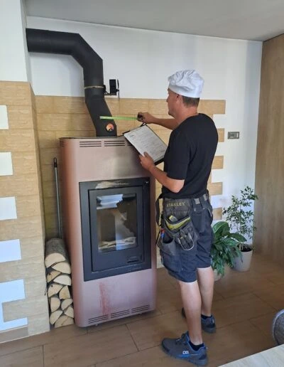 Kontrola komína s dokumentací při revizi spalinové cesty