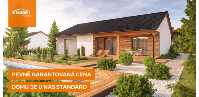 Moderní dřevostavba s zahradou a venkovním posezením.