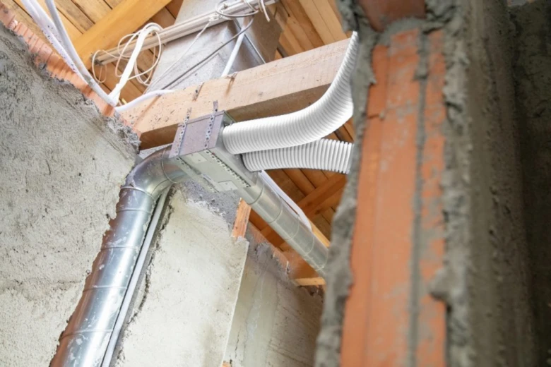 Ventilační potrubí pro odvětrání radonu ve stavebnictví.